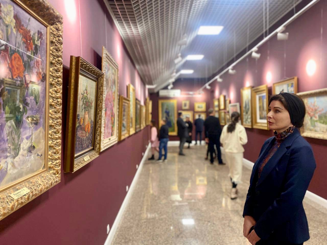 Вы сейчас просматриваете Министр культуры Республики Ингушетия Залина Льянова приняла участие в презентации второй книги-альбома «Изобразительное искусство Ингушетии»